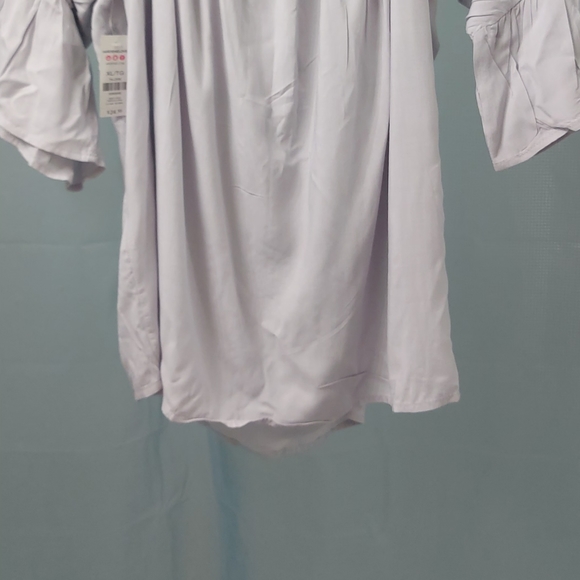 Off shoulder talk - Picture 3 of 3